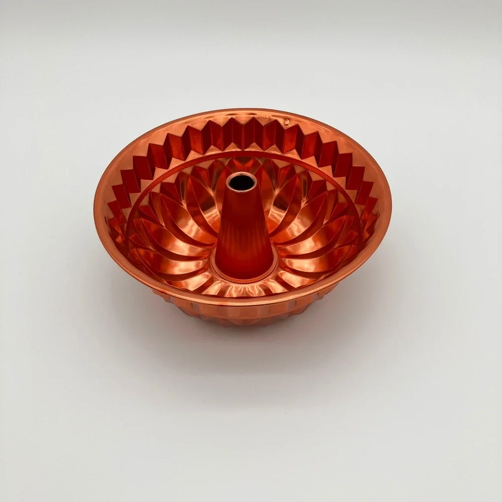 Bundt Cake Pan 8.5in Copper Tone Fluted Geometric Jello Mold Vintage